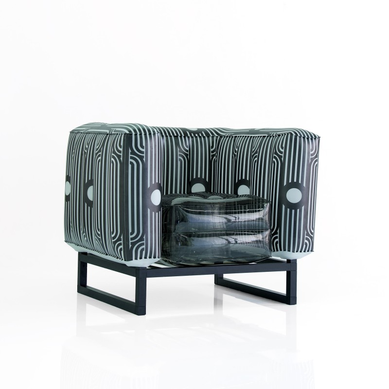 Fauteuil YOMI "Open Bar" assise noir By Society...
